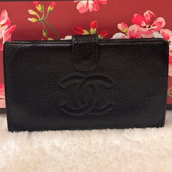 CHANEL Handbags - 💯% Authentic CHANEL Caviar Wallet✨